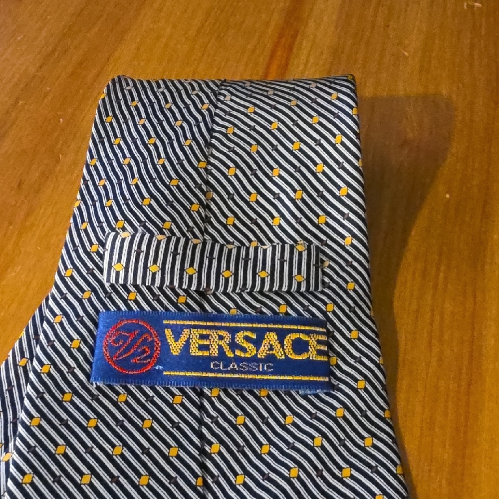 Versace Men's Black and Gold Patterned Tie